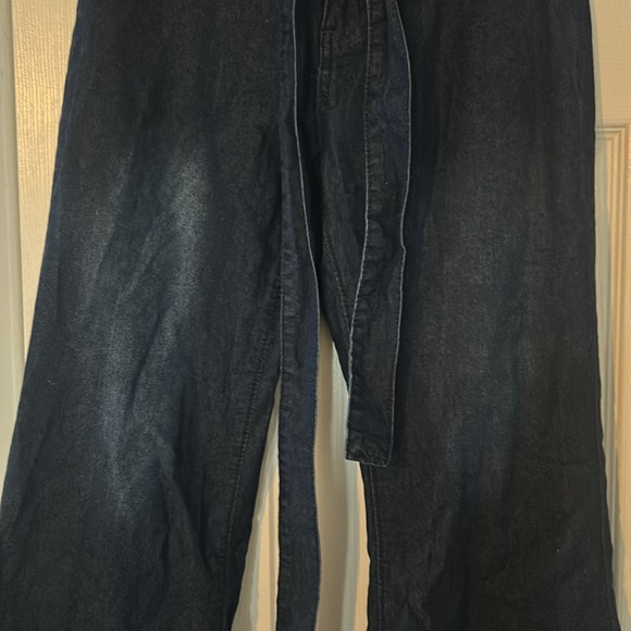 Light weight Blue Denim Belted Wide Leg Jean - Picture 4 of 8